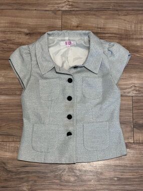 Nine & Co. Light Gray Short Sleeve Button Front Blazer Top